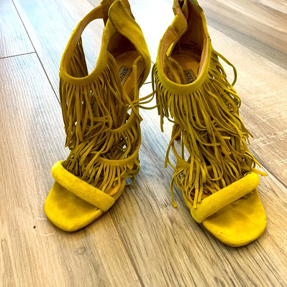 Steve Madden Yellow Fringe Heels - Picture 1 of 5